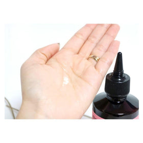 MOREMO in hand scale displaying 200ml compact size ideal for travel and storage convenience