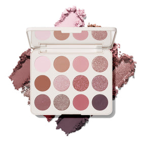 MORPHE open palette showing 12 pans and mirror, easy travel benefit