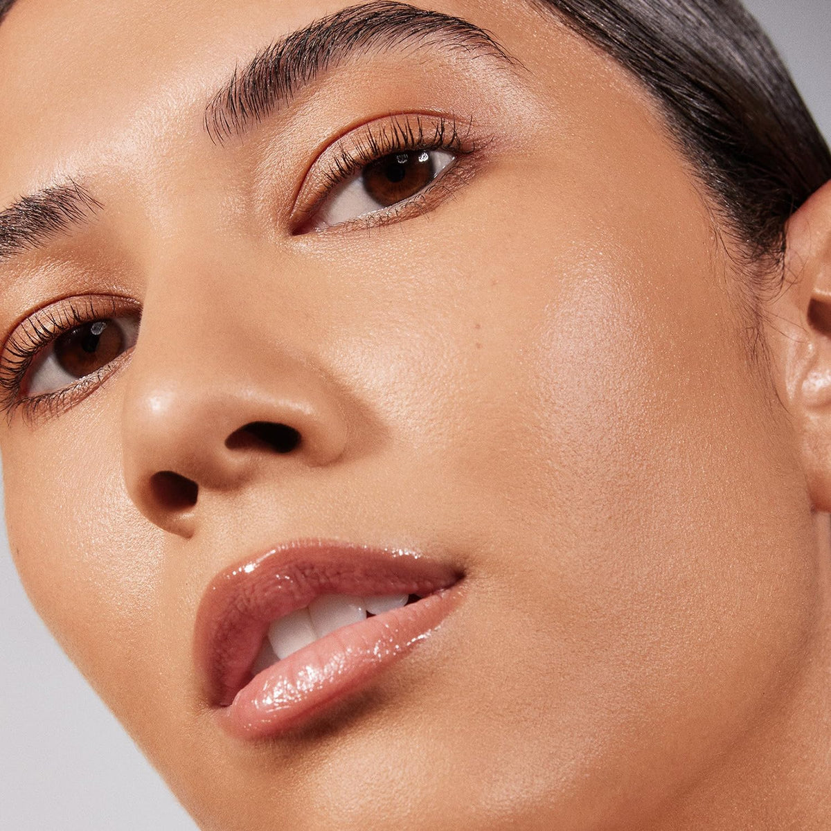 MORPHE Lightform swatch on arm highlighting medium 11N shade and skin-matching benefit