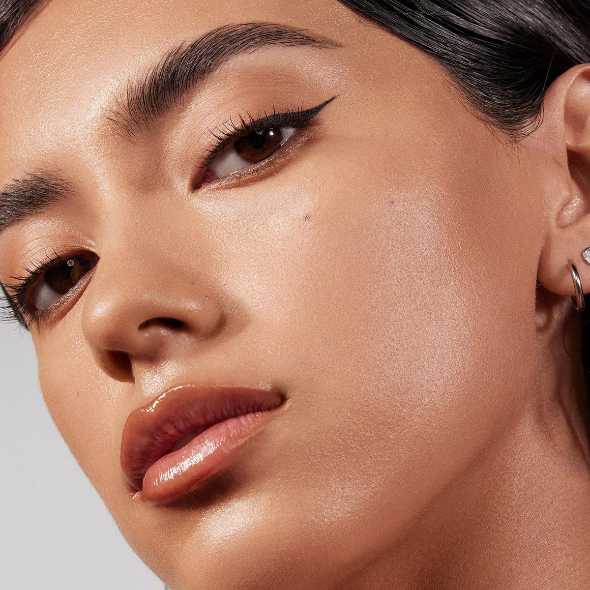 MORPHE texture close-up highlighting dewy consistency for smooth blendability