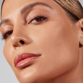 MORPHE texture swatch highlighting dewy formula and blendable consistency benefit