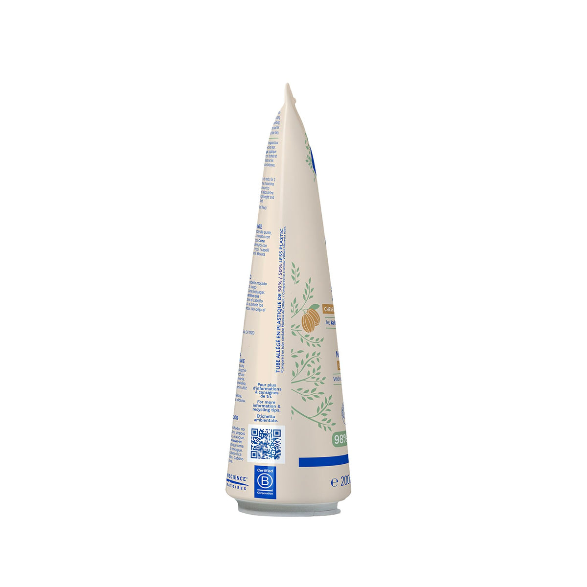 Mustela applying conditioner to wet hair to detangle and soften strands