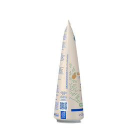 Mustela applying conditioner to wet hair to detangle and soften strands