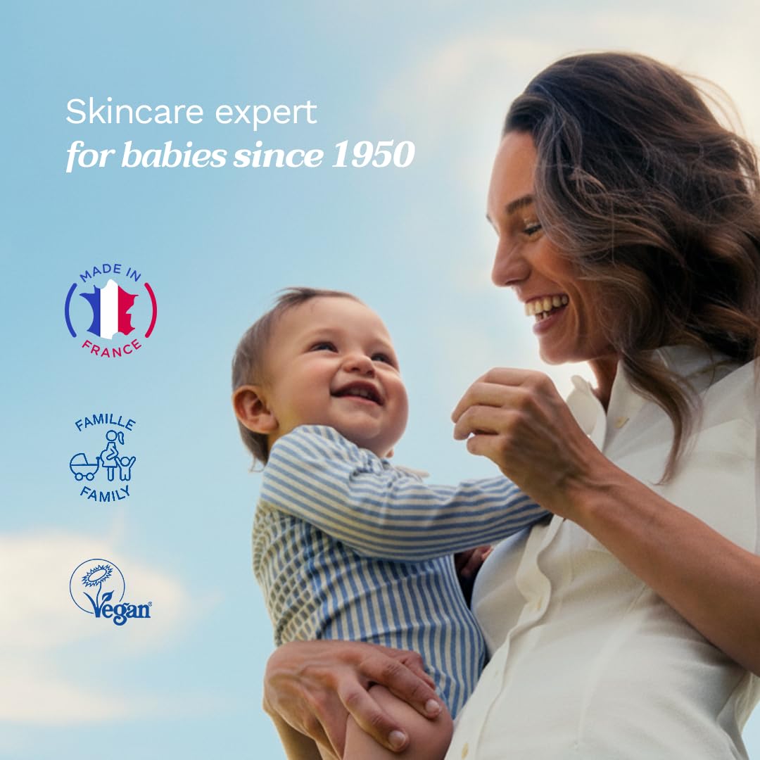 Mustela baby bathtime lifestyle showing gentle wash for family