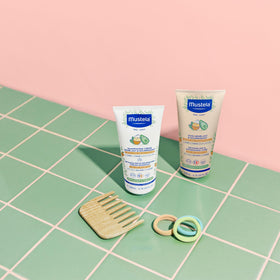 Mustela natural shea butter and avocado ingredients demonstrating nourishment