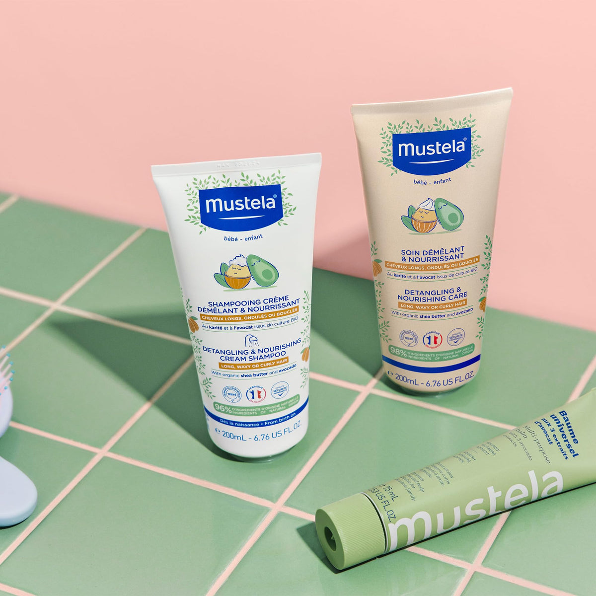 Child with defined curls after Mustela conditioner for smooth, frizz-free hair