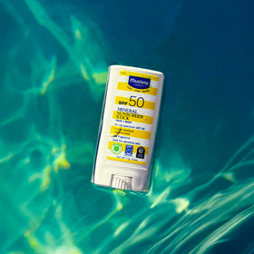 Mustela stick next to child sunscreen kit showing family-friendly sun care