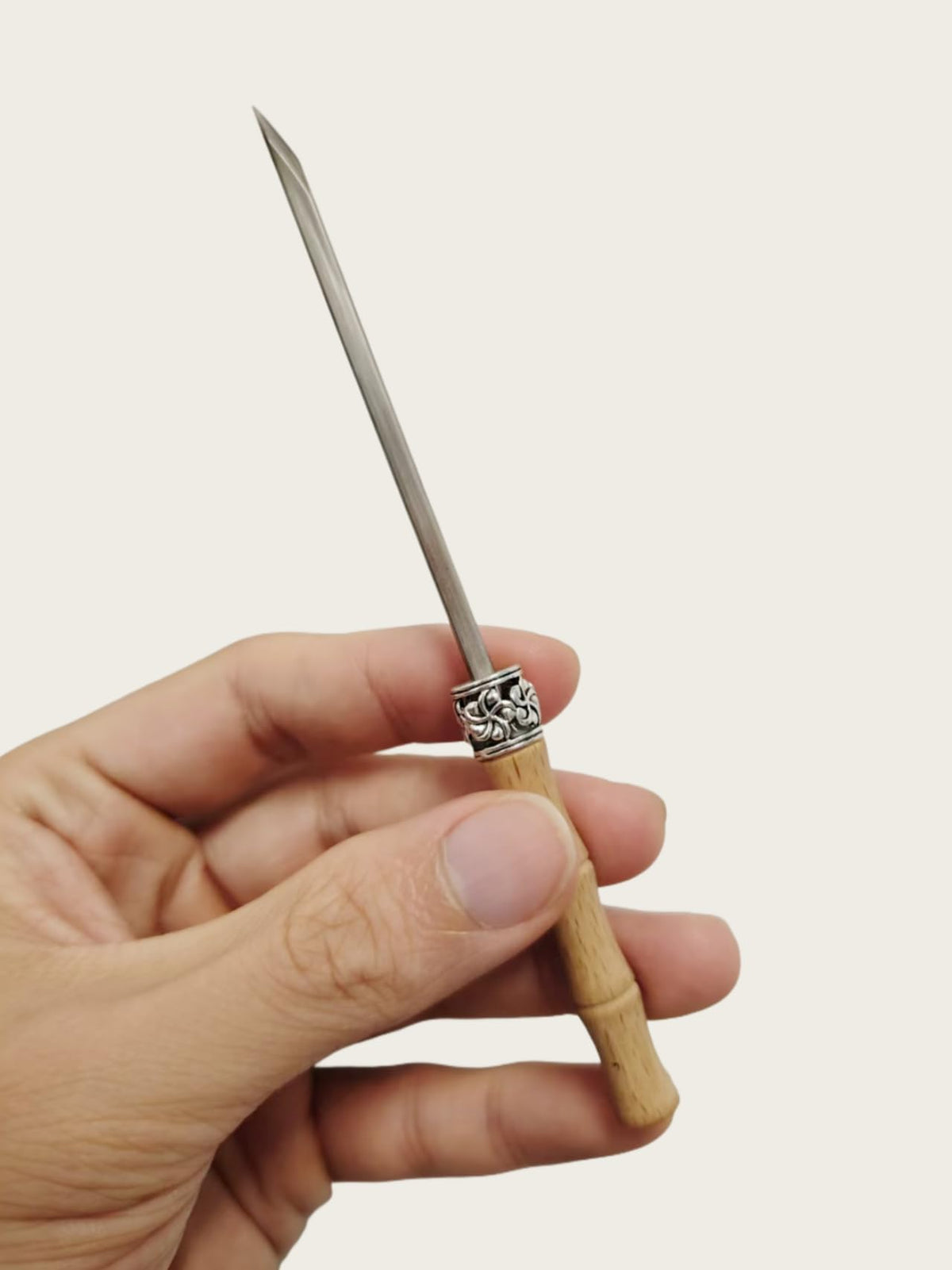 MYAROMA FINDINGS wood-grain sheath detail, tactile finish enhances grip benefit