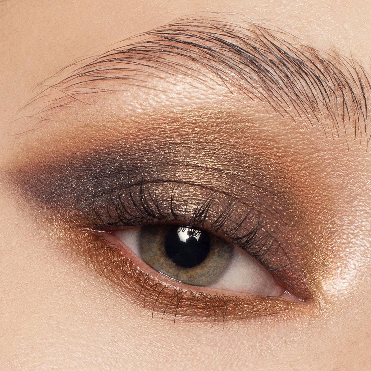 MYSTER ROSEY close-up of matte pans, creamy texture for smooth blending