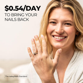 nakeyNails label close-up listing keratin, peptides, niacinamide benefits