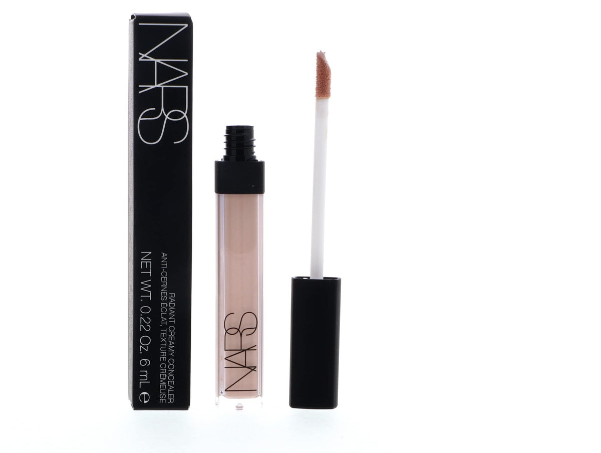 NARS doe-foot applicator with concealer showing smooth pick-up for precise application
