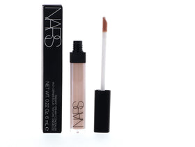 NARS doe-foot applicator with concealer showing smooth pick-up for precise application