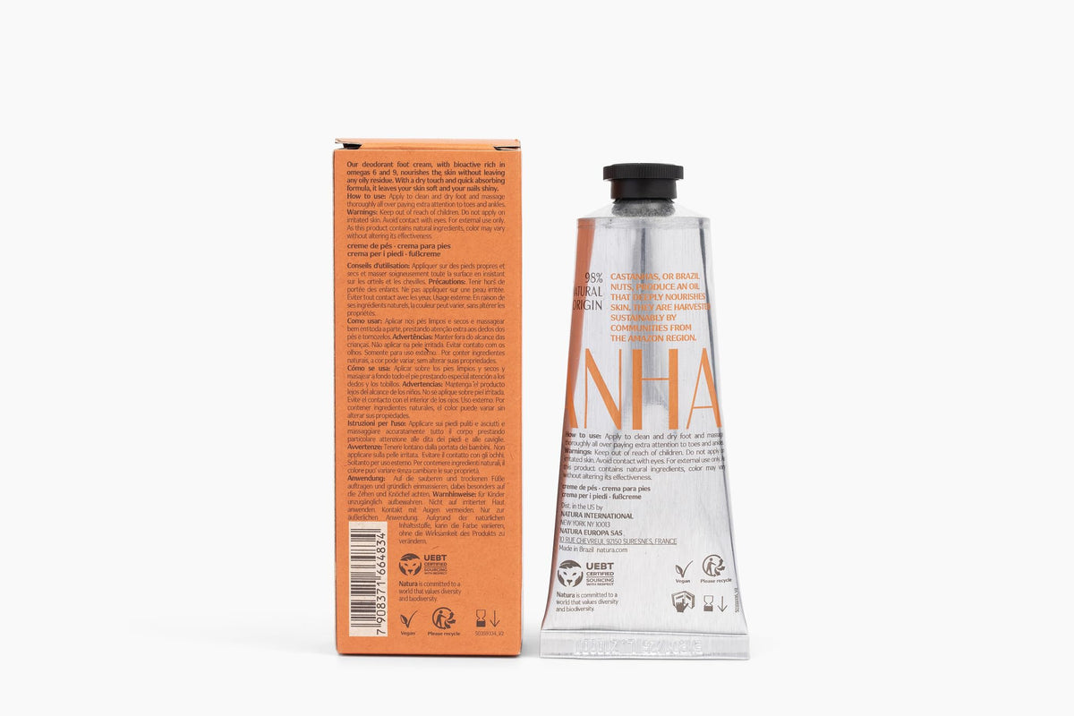 Natura castanha cream texture close-up highlighting fast-absorbing finish