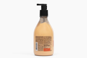 natura pump dispensing lotion, demonstrating easy application and quick absorption