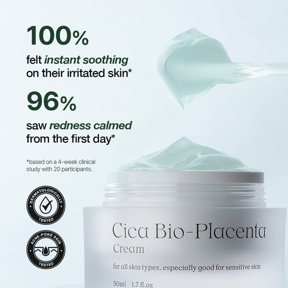 NATURAL DERMA PROJECT gel spread on hand illustrating lightweight hydration