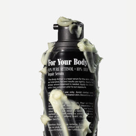 Nécessaire bottle close-up label with ingredient highlights and transparency benefit