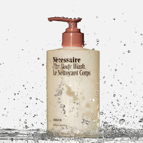 Nécessaire label close-up highlighting product name and formula benefits