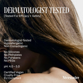 Nécessaire label detail focusing on clean formula and color-safe benefit