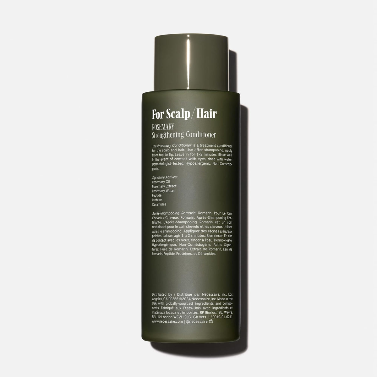 Nécessaire conditioner texture on palm demonstrating creamy slip for detangling