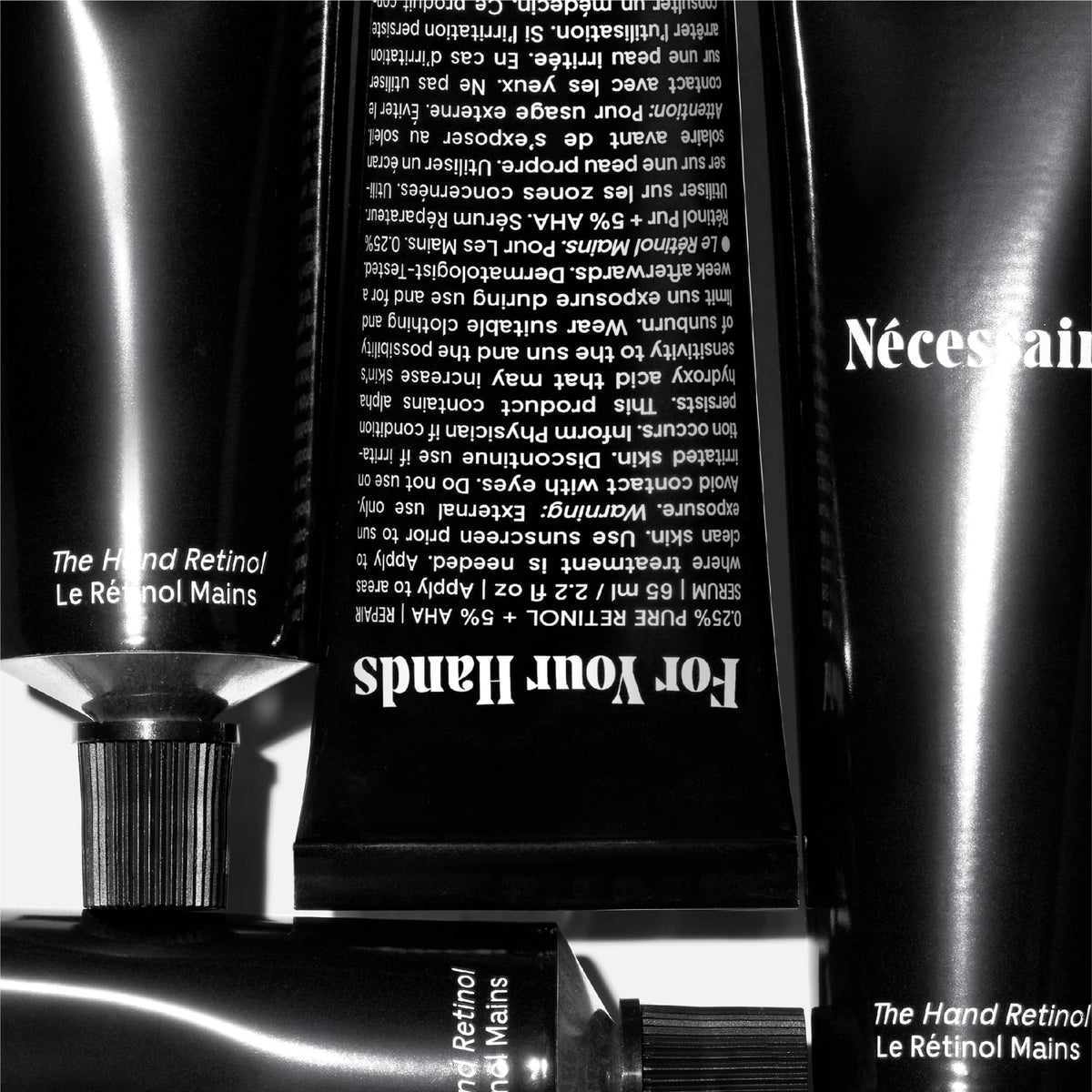 Nécessaire ingredient close-up highlighting actives for visible renewal