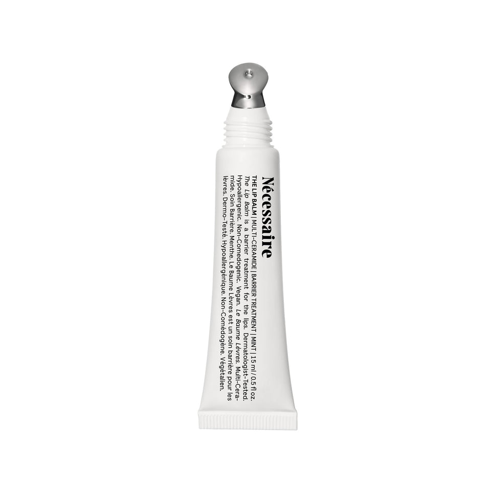 Nécessaire front tube view showing sleek packaging and portability
