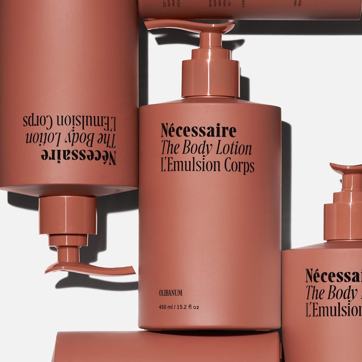 Nécessaire pump detail highlighting easy dispensing and hygienic use benefit