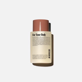 Nécessaire pump detail highlighting recyclable bottle and easy dispensing benefit