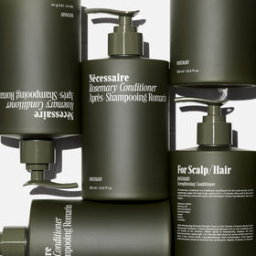 Nécessaire texture close-up gel-cream showing smooth spread and lightweight feel