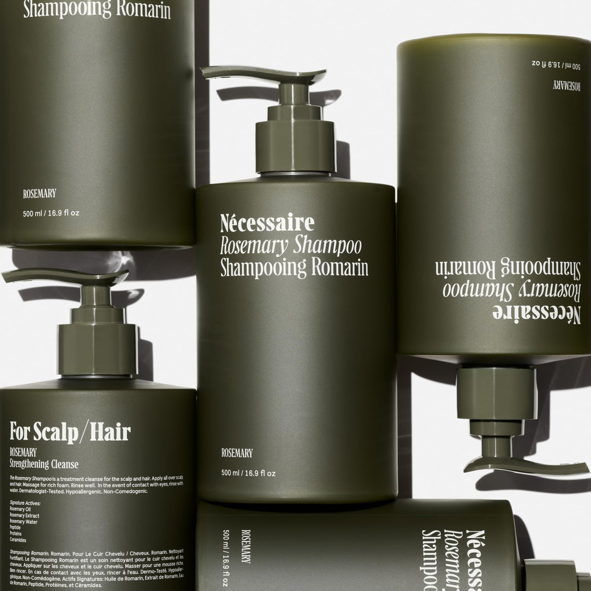 Nécessaire clear gel texture close-up showing gentle lather and non-stripping feel