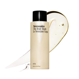 Nécessaire front bottle showing clean design and size benefit