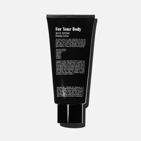 Nécessaire pump detail highlighting easy dispensing and mess-free use