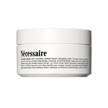 Nécessaire front view of 200 ml jar showing product and clean design benefit hydration