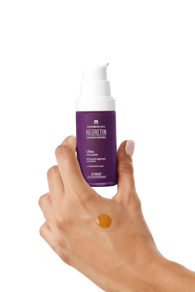 NEORETIN blended on wrist showing even coverage and quick absorption