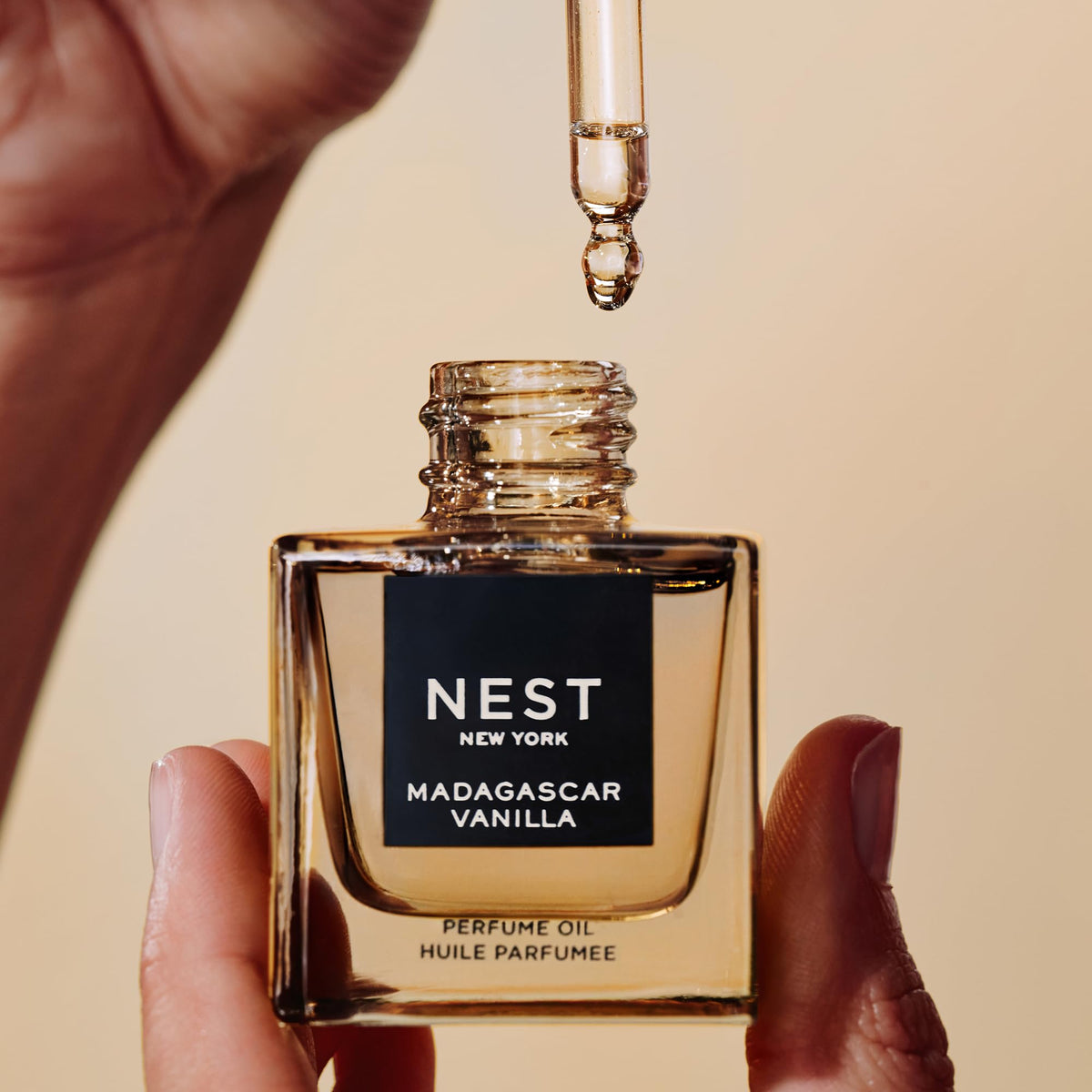NEST New York dropper detail releasing oil, precise application benefit