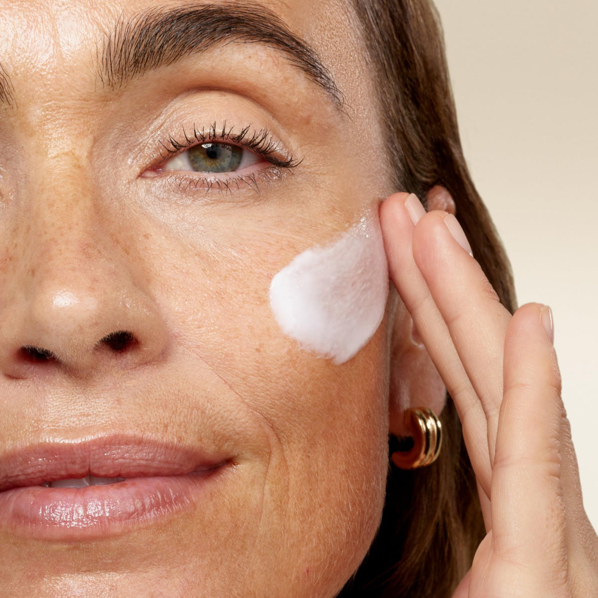 No7 label ingredients closeup displaying peptides, vitamin C, niacinamide benefits