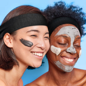 Noverlife headband in makeup application protecting hair from cosmetics