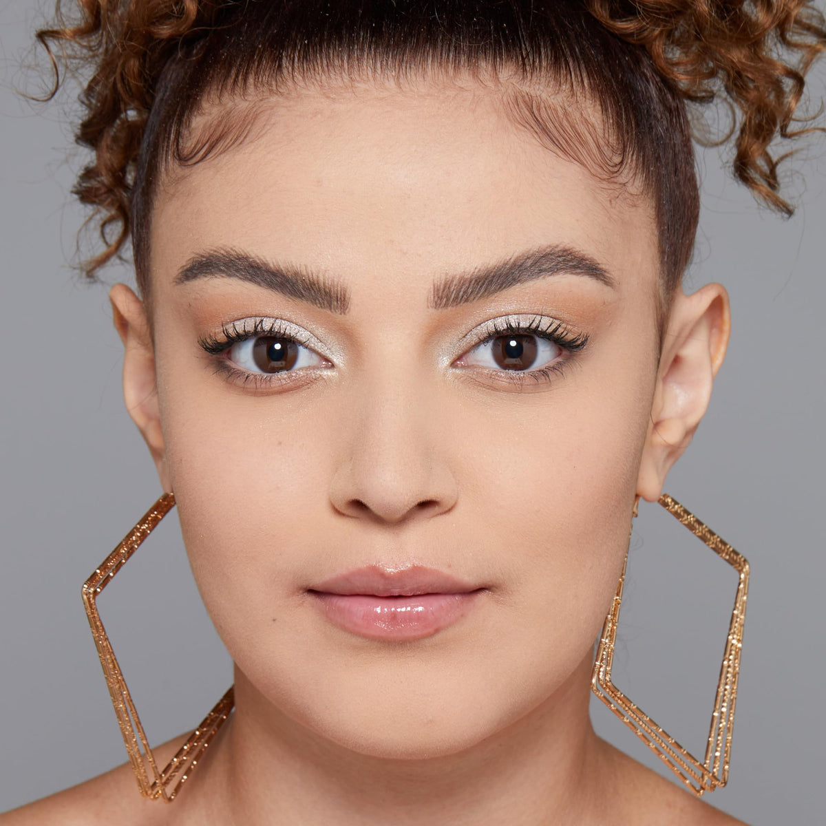NYX PROFESSIONAL MAKEUP charcoal ingredient detail illustrating oil absorption