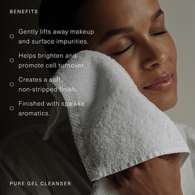 Oak Essentials texture close-up highlighting smooth hydrating gel