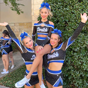 OAOLEER cheerleader wearing bow in ponytail showing stability during movement