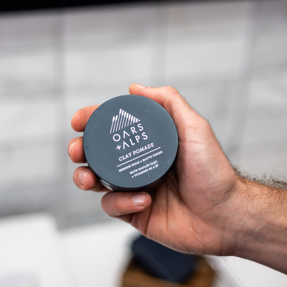 Oars + Alps label close-up highlighting ingredients and benefits