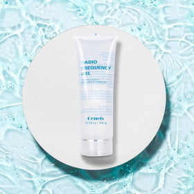 Oeneis gel consistency close-up highlighting smooth texture and hydration benefit
