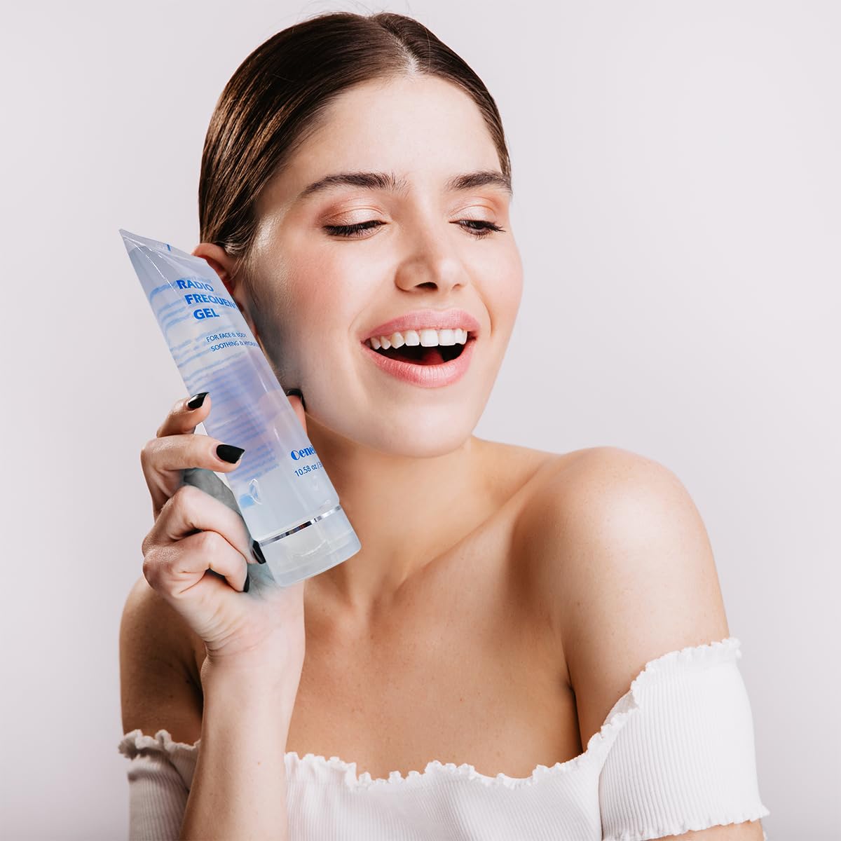 Oeneis gel in a treatment setting showing professional use and improved conductivity