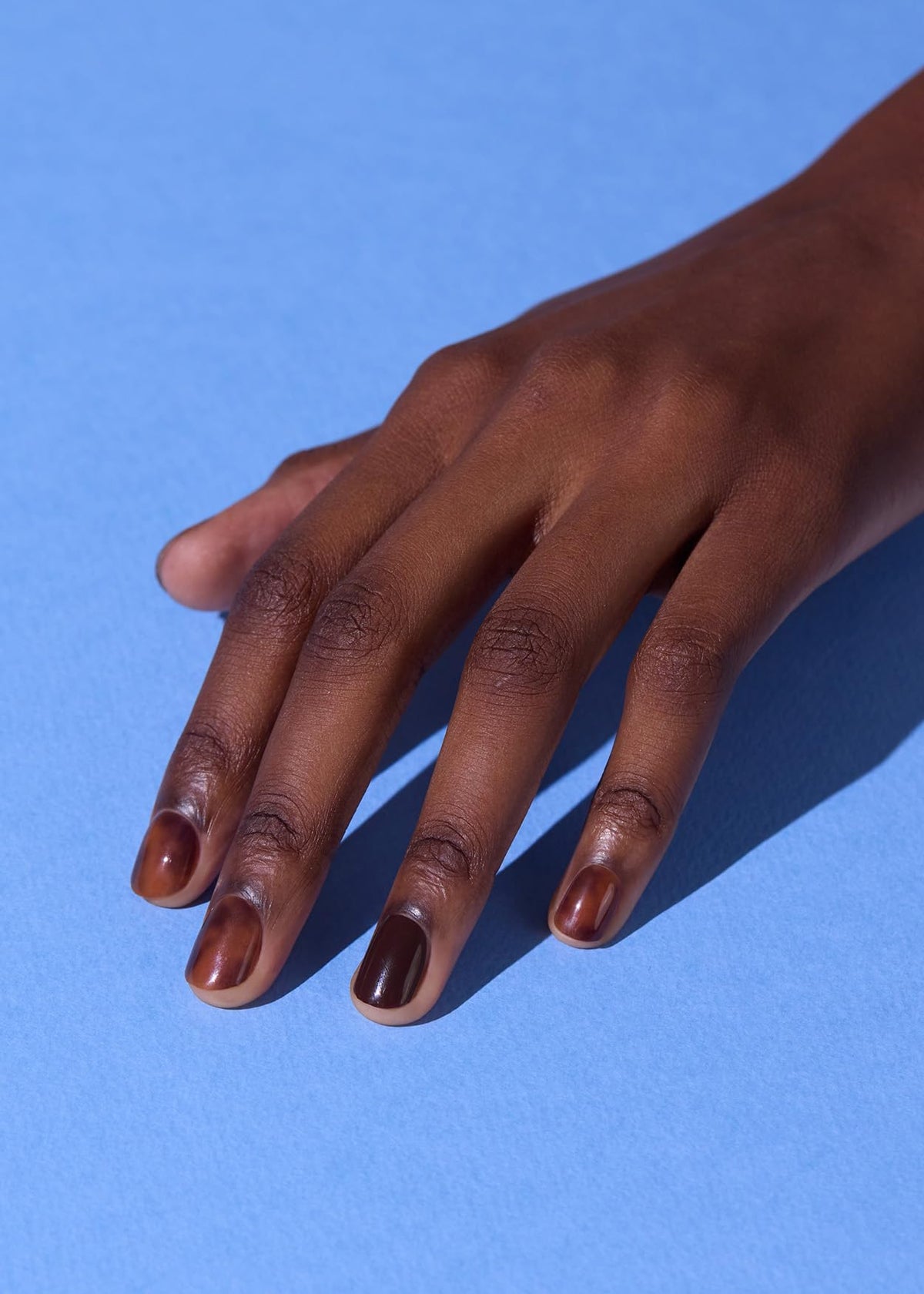 ohora hands applying a strip under LED lamp demonstrating quick salon-quality cure