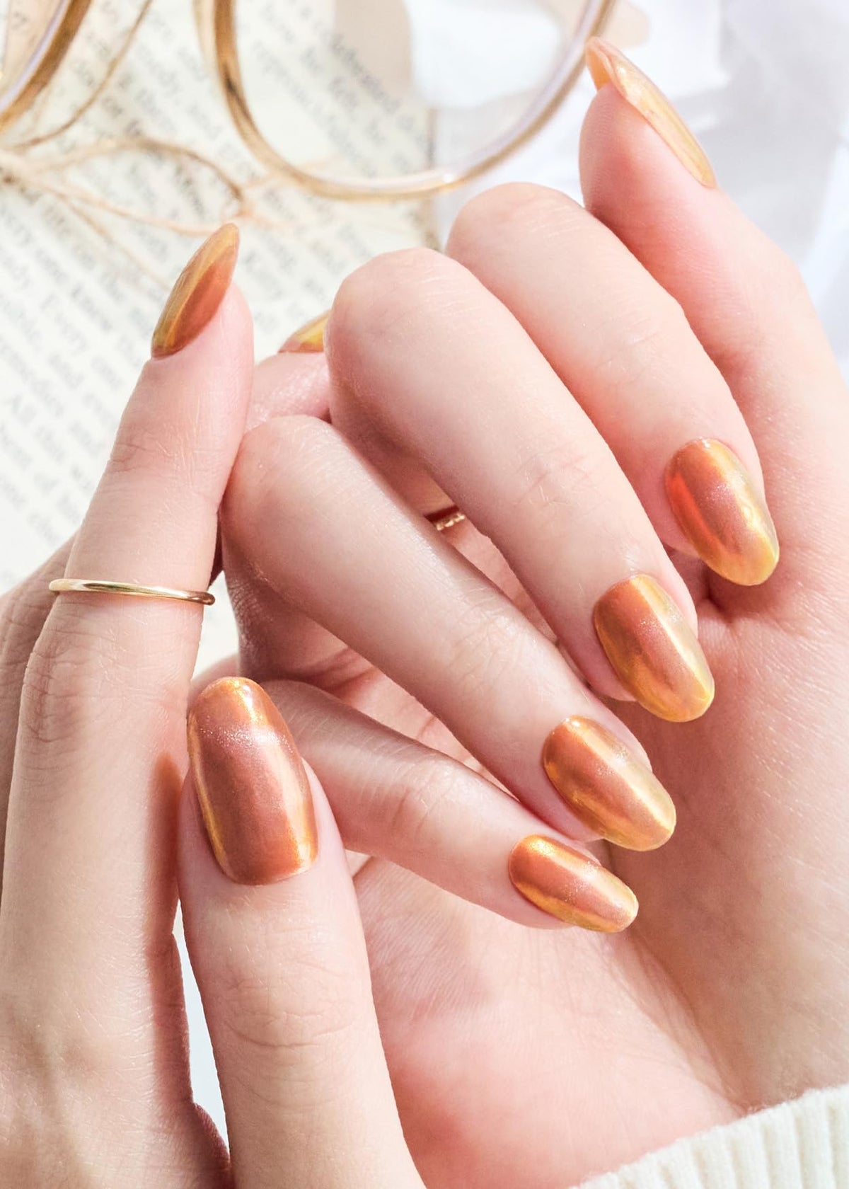 ohora close-up of golden shimmer strips highlighting smooth finish and precise design