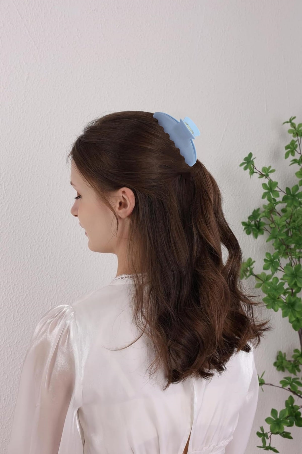 OideGuiing clip securing an elegant updo on dark hair for secure style