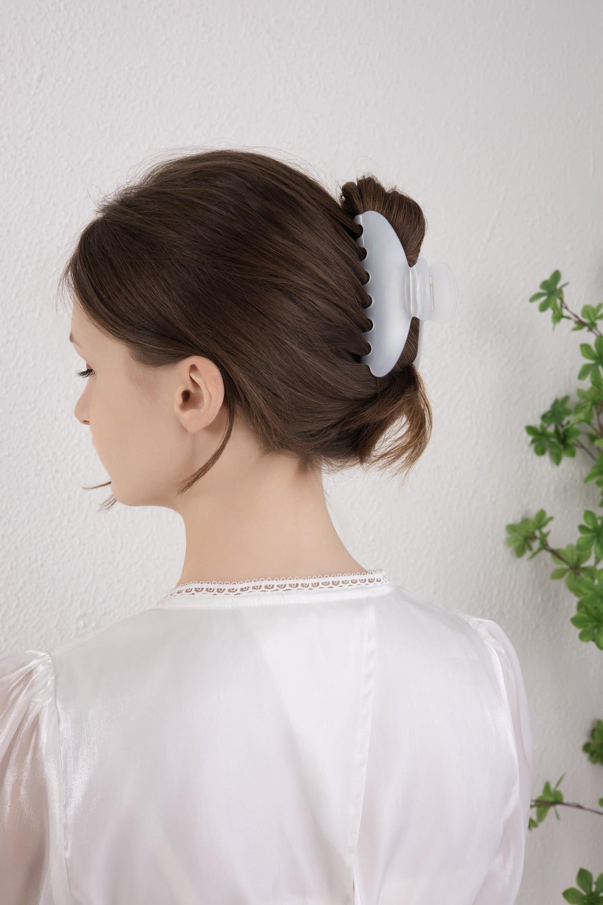 OideGuiing open jaw revealing non-slip inner grip to prevent sliding