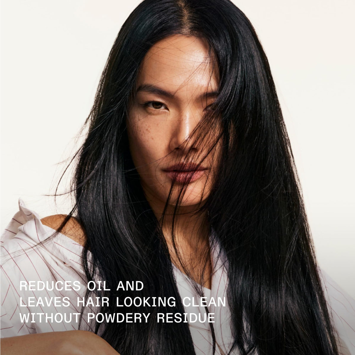 Olaplex Nº.4D rice micro starch texture demonstrating fine absorption