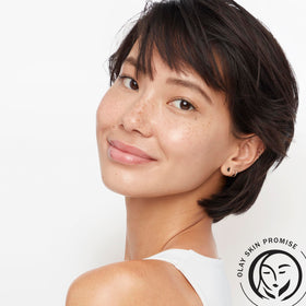 Olay cloth removing makeup to show effective cleansing benefit