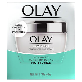 Olay closeup of pump application demonstrating easy daily use benefit