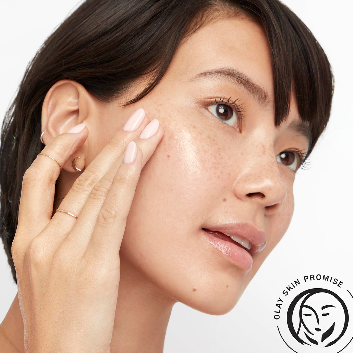 Olay texture close-up of lightweight serum, shows fast-absorbing non-greasy finish